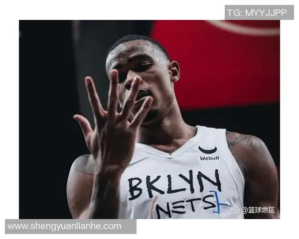 克拉克斯顿表现出色14投8中砍下21分8篮板4助攻2抢断2盖帽